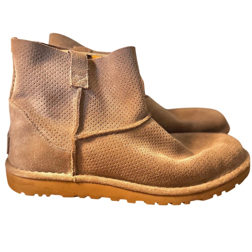 UGG unlined mini perf boot, WMN 10